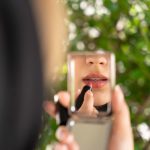 رژ لب دست‌ساز گیاهی - رنگ قهوه‌ای گلبهی |رژ لب دست‌ساز گیاهی تکین |رژ لب گیاهی تکین بیوتی | محصولات ارگانیک تکین | رژ لب رنگ قهوه‌ای گلبهی