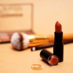 رژ لب دست‌ساز گیاهی - رنگ کالباسی | رژ لب دست‌ساز گیاهی تکین بیوتی | رژلب گیاهی کالباسی | رژ لب دست‌ساز گیاهی | رژلب گیاهی رنگ کالباسی تکین